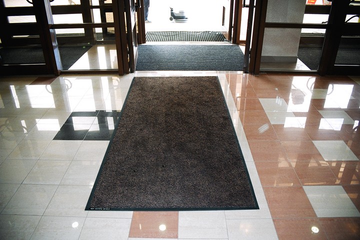Monotonic entrance group floormat